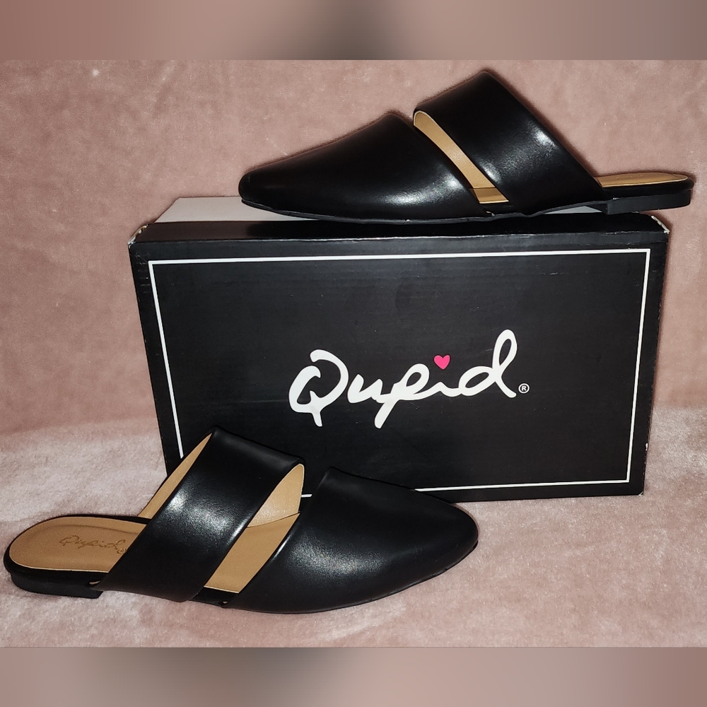 Women's Black Flat
